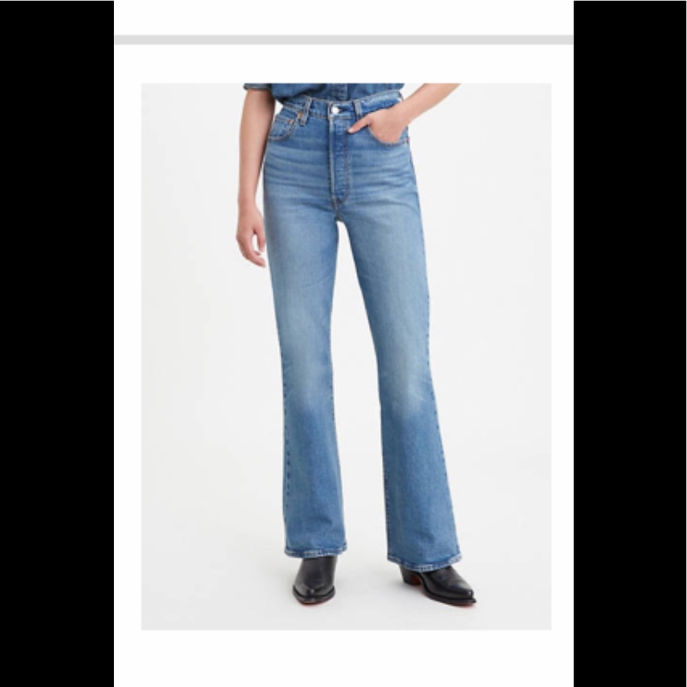 Levi’s Ribcage Flare